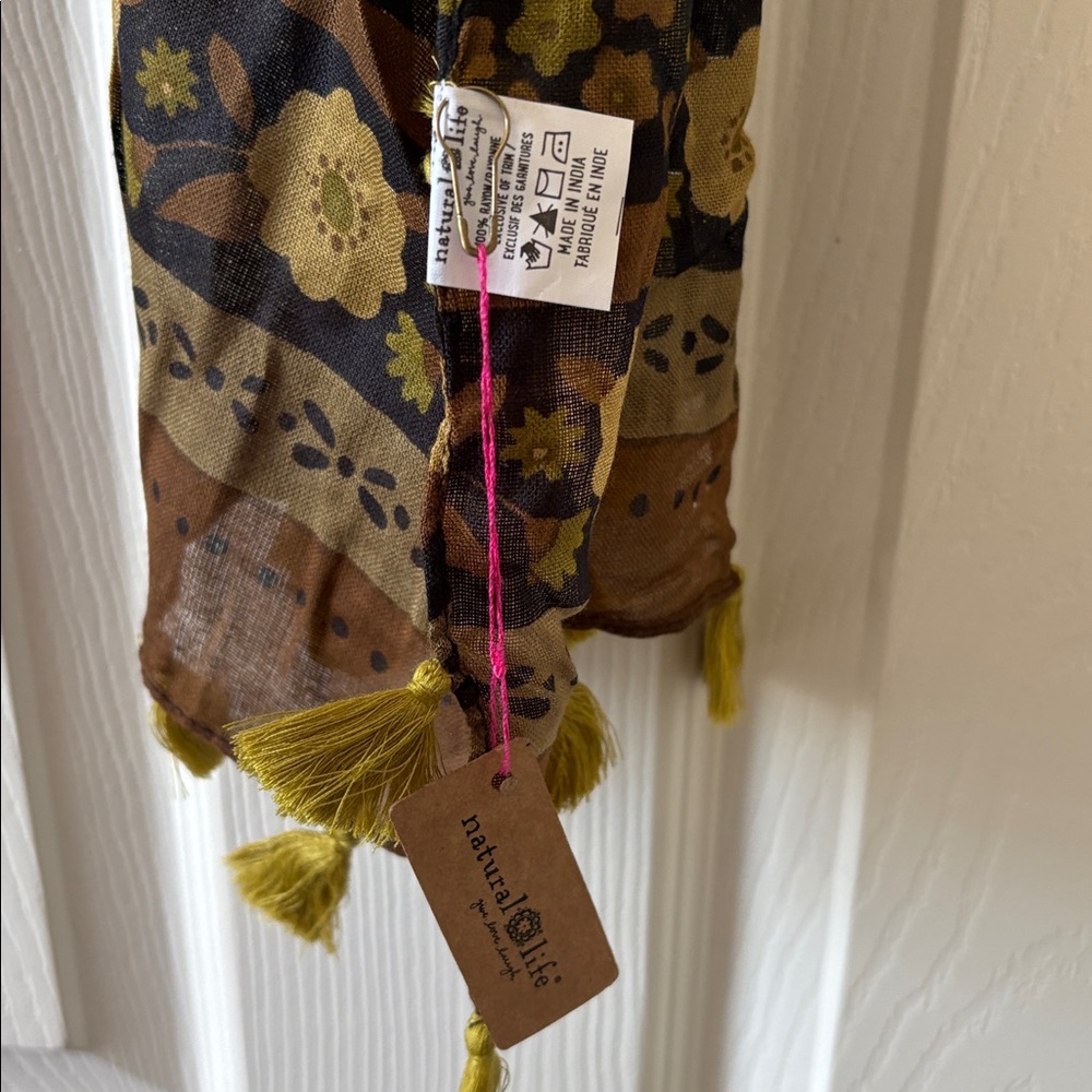 NATURAL LIFE Floral Sayulita Scarf Black Floral - Picture 6 of 8